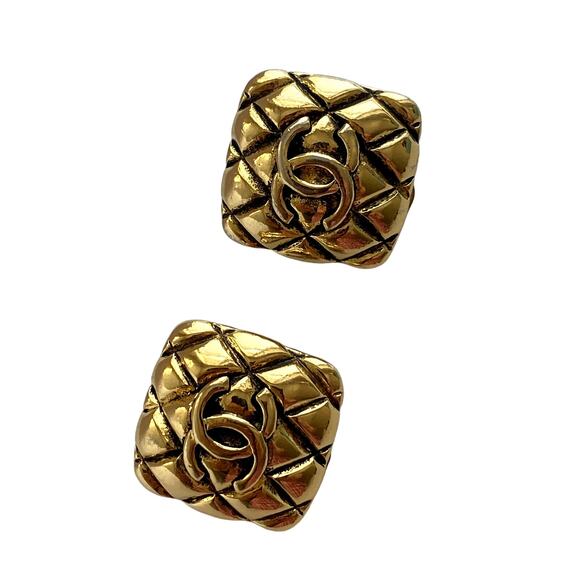 Authentic Chanel Vintage Gold-Tone CC Logo Clip-On Earrings - Picture 1 of 6